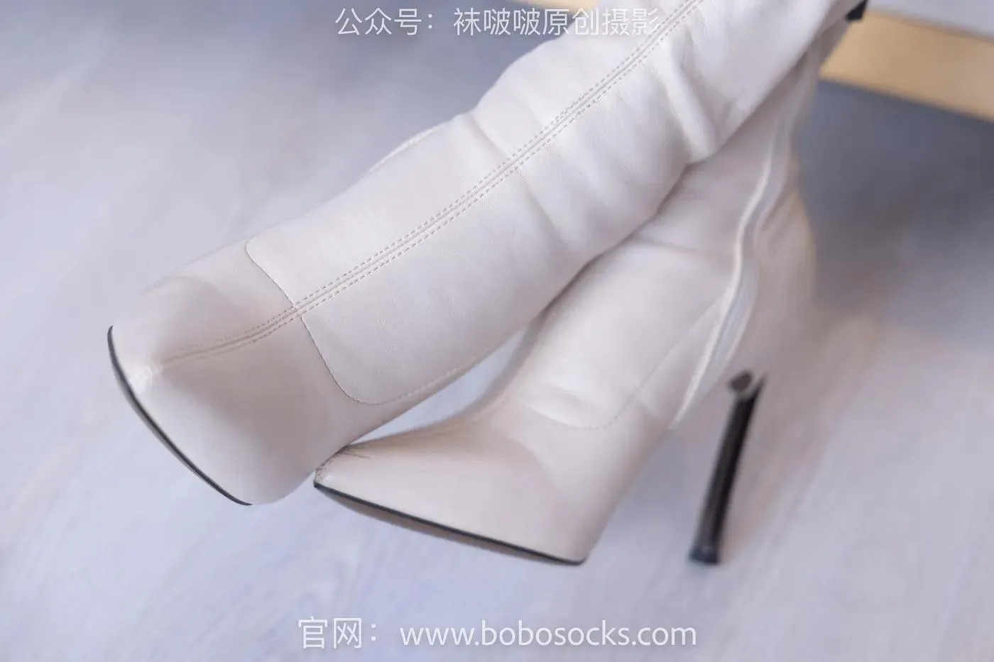 [BoBoSocks袜啵啵]NO.136 小甜豆-高跟长靴、白棉袜、裸足 [200P]插图4